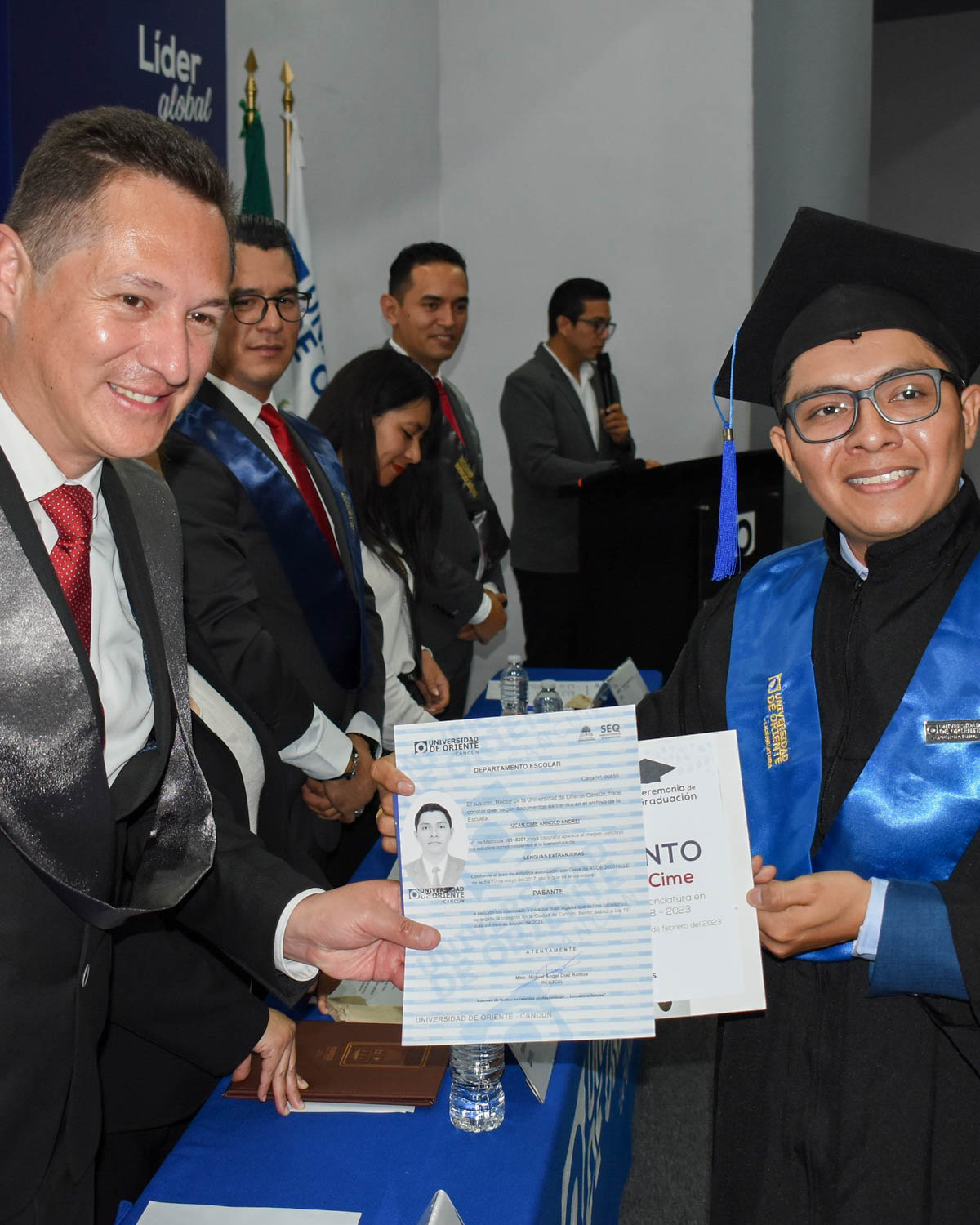 Graduados de Licenciatura y Posgrados Universidad de Oriente Cancún